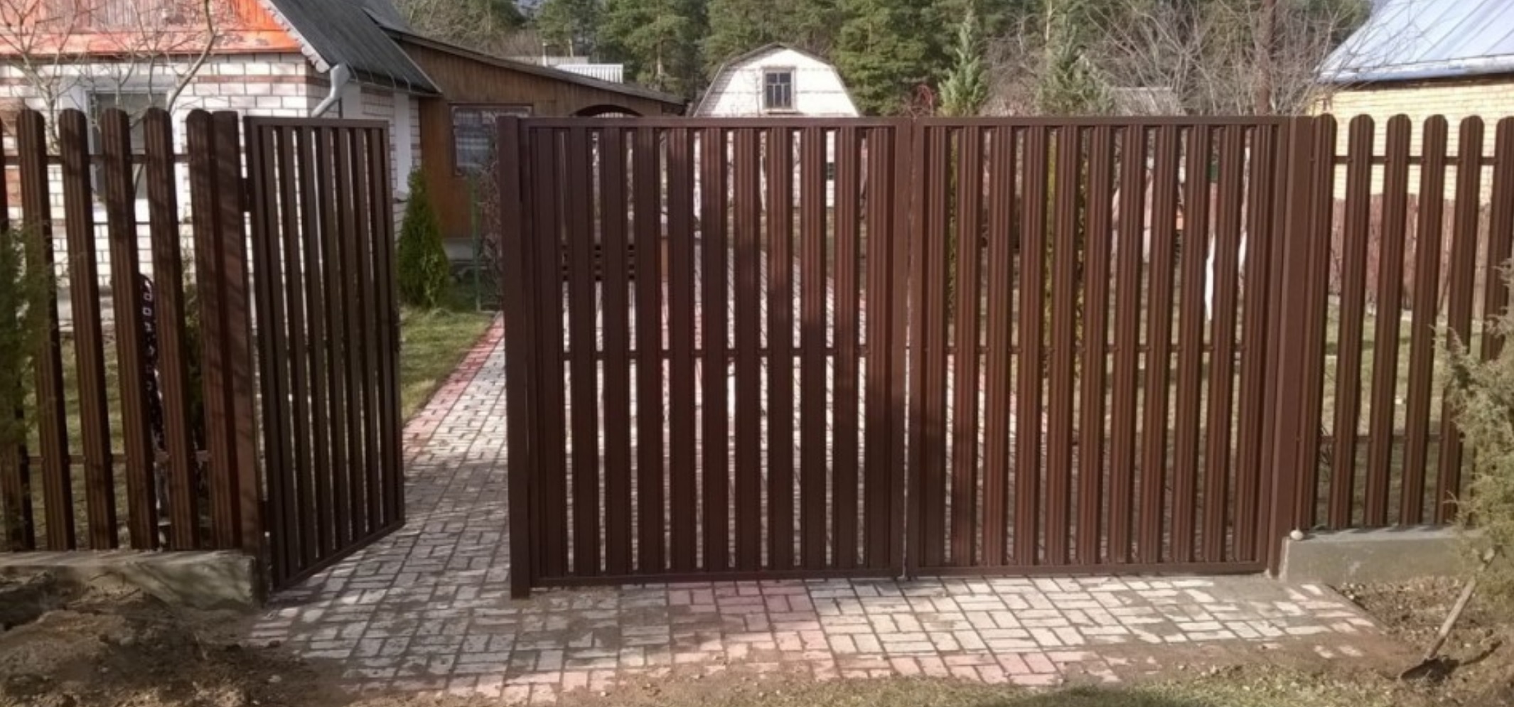 Заказать Заборы из евроштакетника Донецк, Макеевка, Волноваха, Мариуполь,Горловка, Снежное, Торез, Шахтёрск, Ясиноватая, Еленовка, Докучаевск, Амвросиевка,Харцызск, Енакиево, Авдеевка.