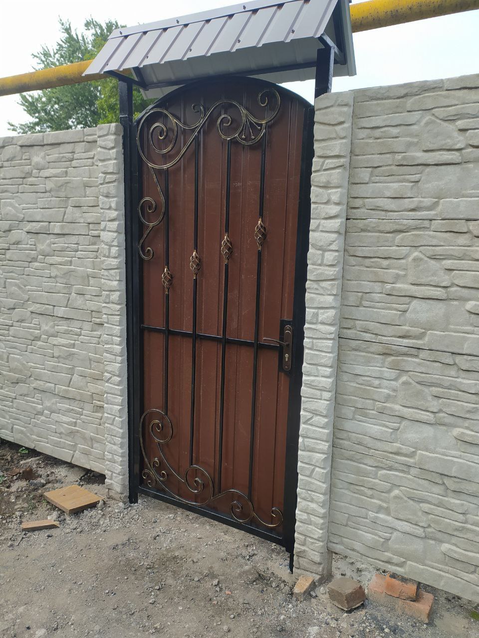 Заказать кованные калитки Донецк, Макеевка, Волноваха, Мариуполь,Горловка, Снежное, Торез, Шахтёрск, Ясиноватая, Еленовка, Докучаевск, Амвросиевка,Харцызск, Енакиево, Авдеевка.