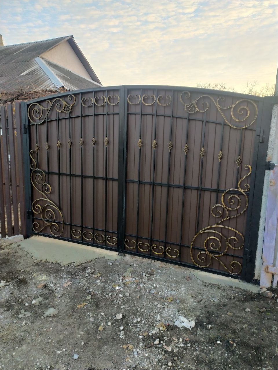 сделать и установить кованные ворота в Донецке и Макеевке ДНР