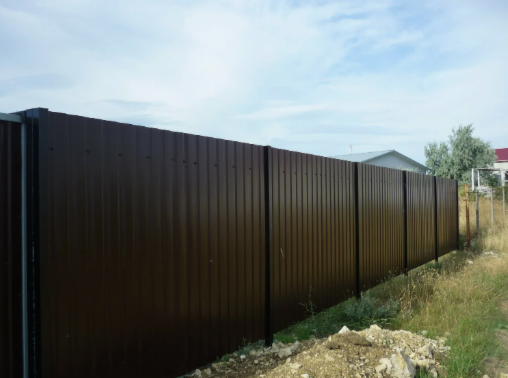 Заказать забор из профнастила  Донецк, Макеевка, Волноваха, Мариуполь,Горловка, Снежное, Торез, Шахтёрск, Ясиноватая, Еленовка, Докучаевск, Амвросиевка,Харцызск, Енакиево, Авдеевка.