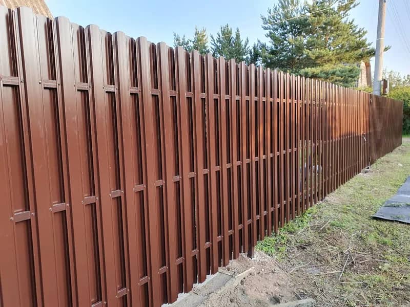 Заказать забор из евроштакетника сделать  Донецк, Макеевка, Волноваха, Мариуполь,Горловка, Снежное, Торез, Шахтёрск, Ясиноватая, Еленовка, Докучаевск, Амвросиевка,Харцызск, Енакиево, Авдеевка.