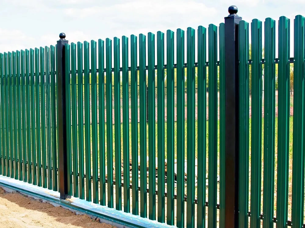 как заказать сделать забор из евроштакетника  Донецк, Макеевка, Волноваха, Мариуполь,Горловка, Снежное, Торез, Шахтёрск, Ясиноватая, Еленовка, Докучаевск, Амвросиевка,Харцызск, Енакиево, Авдеевка.