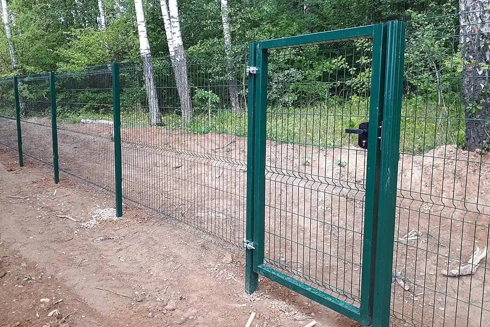 как заказать сделать забор из 3д сетки  Донецк, Макеевка, Волноваха, Мариуполь,Горловка, Снежное, Торез, Шахтёрск, Ясиноватая, Еленовка, Докучаевск, Амвросиевка,Харцызск, Енакиево, Авдеевка.